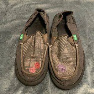 Sanuk shoes
